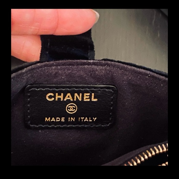 Chanel velour pochette mini bag - Picture 6 of 11
